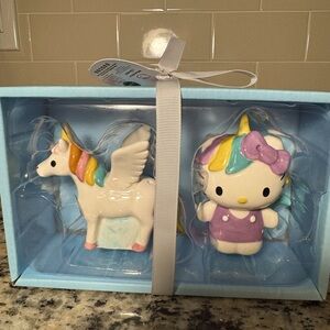 Hello kitty salt pepper shakers